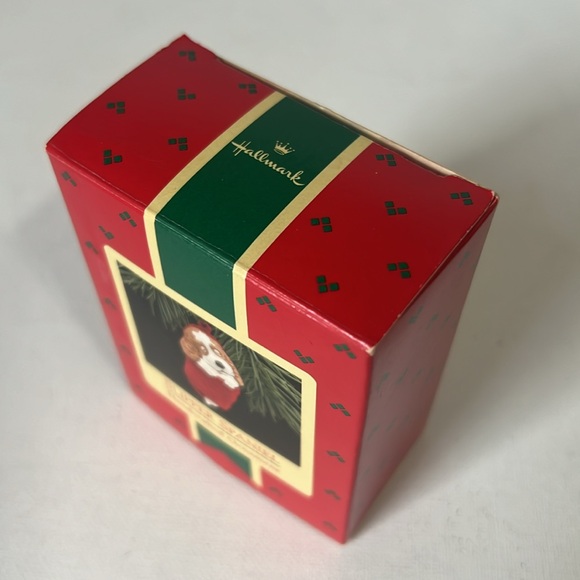 Vintage Sleeping Slipper Spaniel Hallmark Christmas Ornament 1998 - Picture 6 of 9